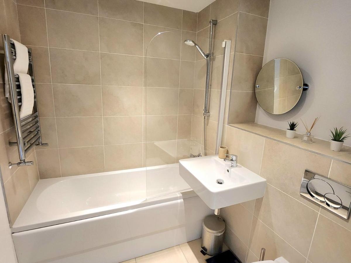 Ferienwohnung Pass The Keys Stunning Penthouse With Balcony Sunset Views Belfast Exterior foto
